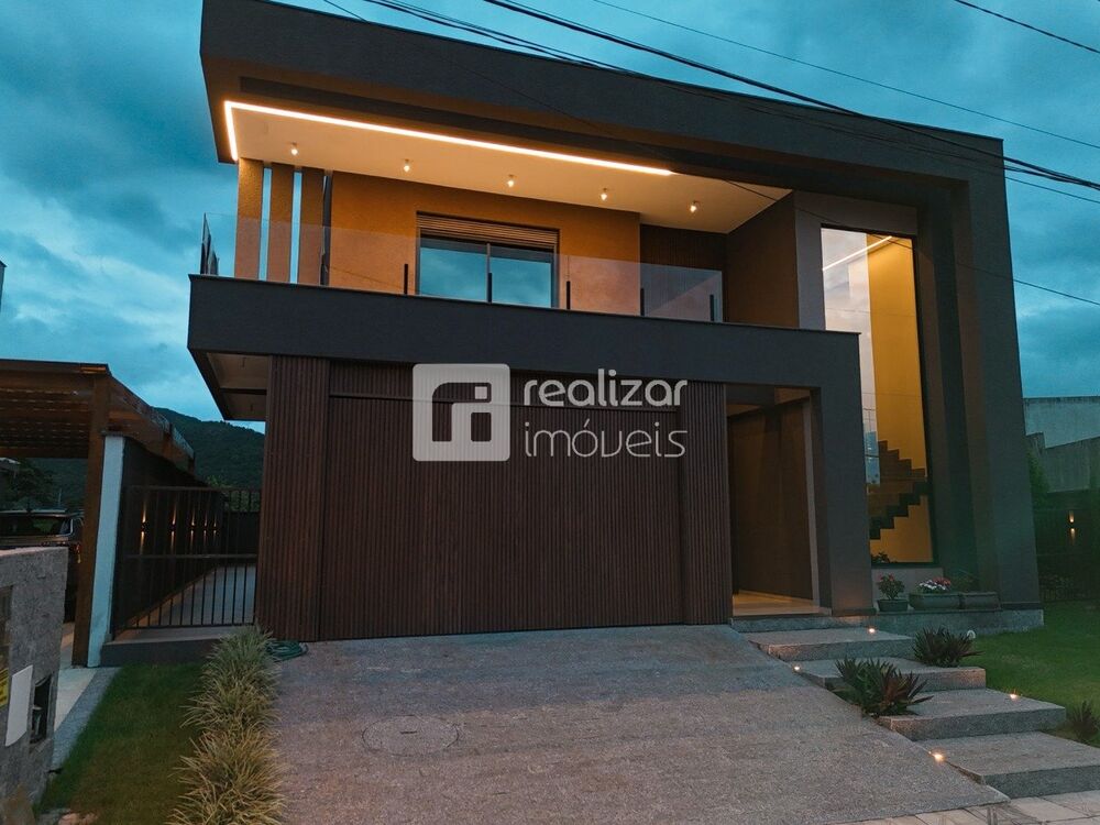 Casa de Condomínio à venda com 3 quartos, 226m² - Foto 1