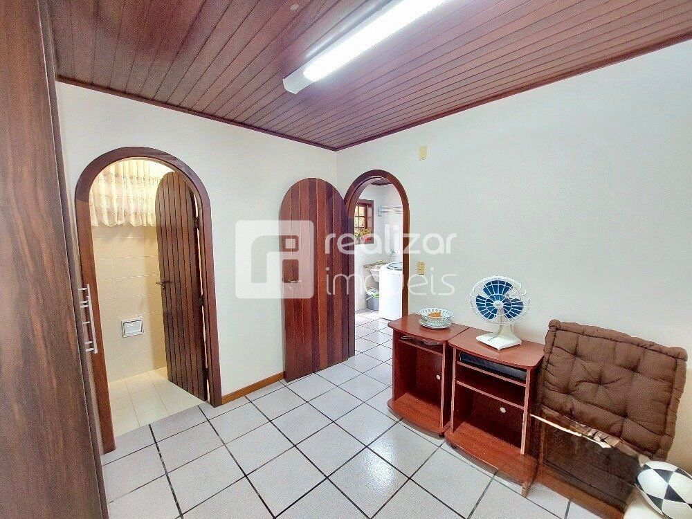 Casa para alugar com 4 quartos, 410m² - Foto 2