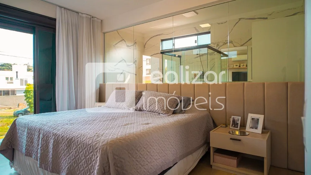 Casa, 4 quartos, 235 m² - Foto 1