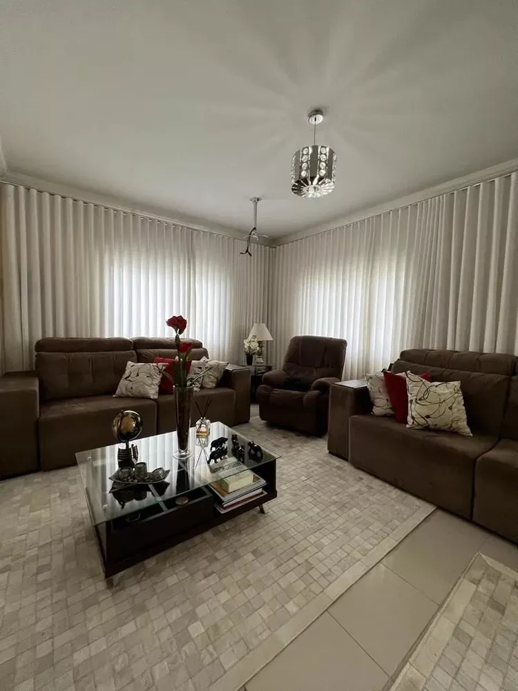 Casa, 3 quartos, 240 m² - Foto 1