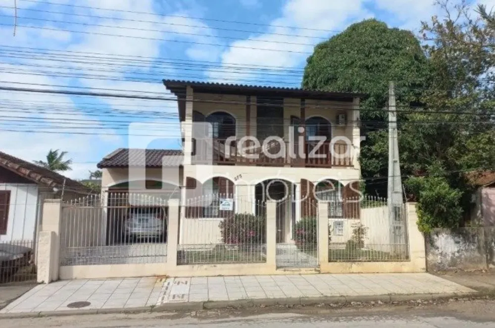 Casa, 4 quartos, 242 m² - Foto 1