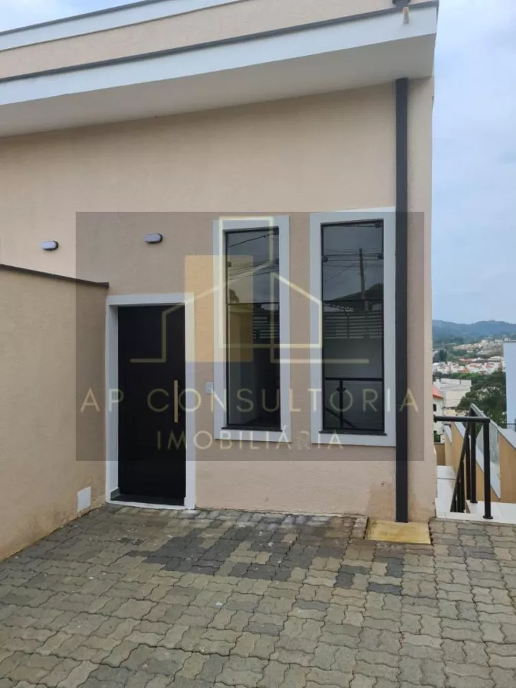 Casa à venda com 2 quartos, 125m² - Foto 1