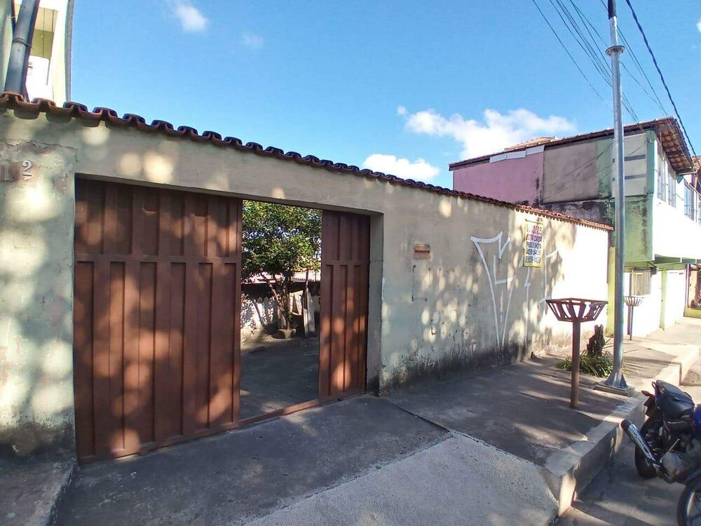Casa à venda com 3 quartos, 360m² - Foto 1