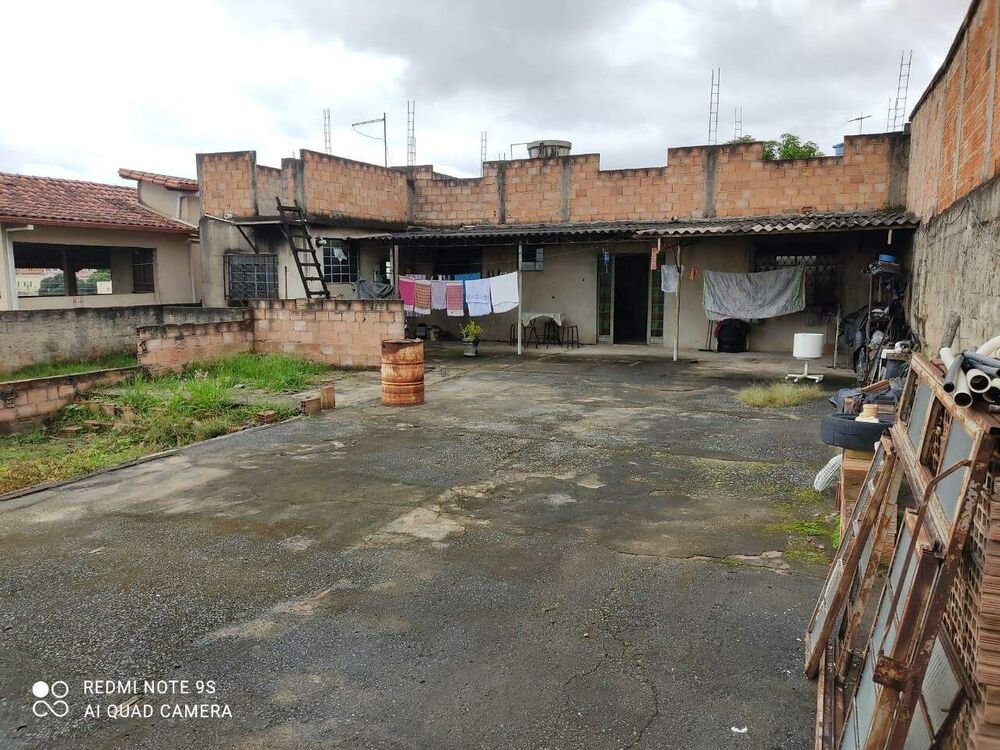 Casa à venda com 2 quartos, 70m² - Foto 2