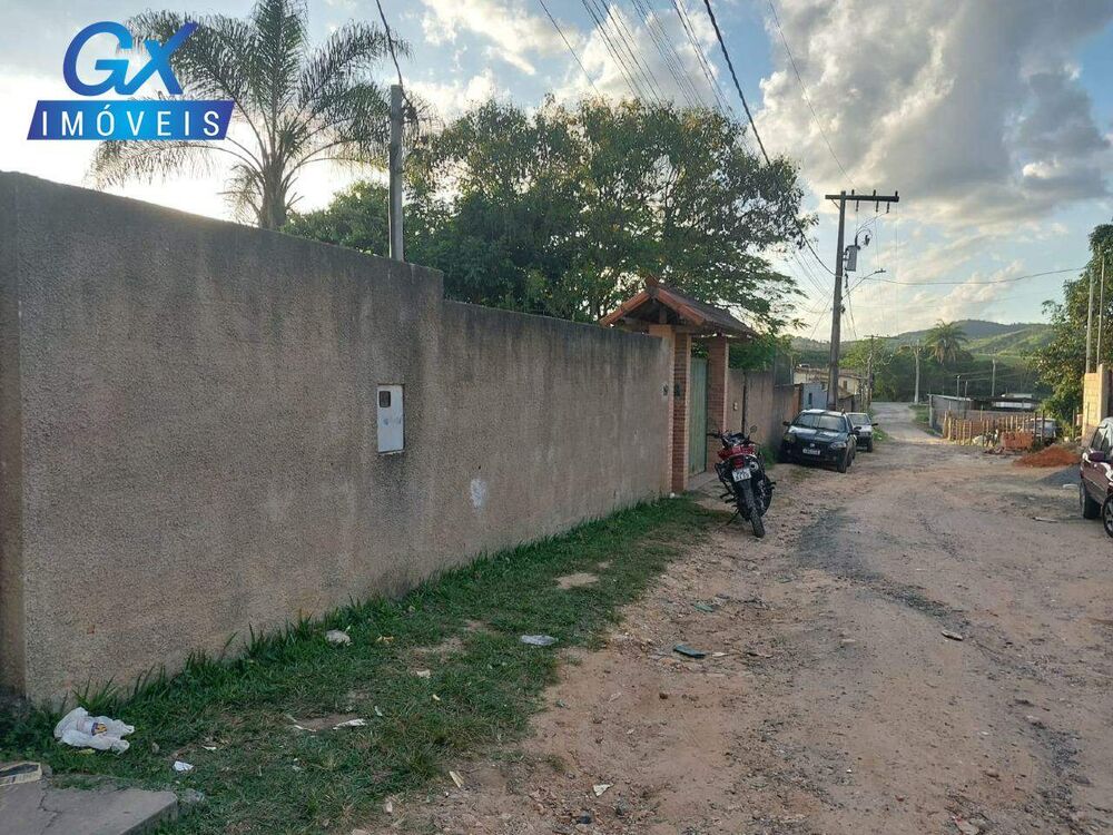 Chácara à venda com 3 quartos, 200m² - Foto 1