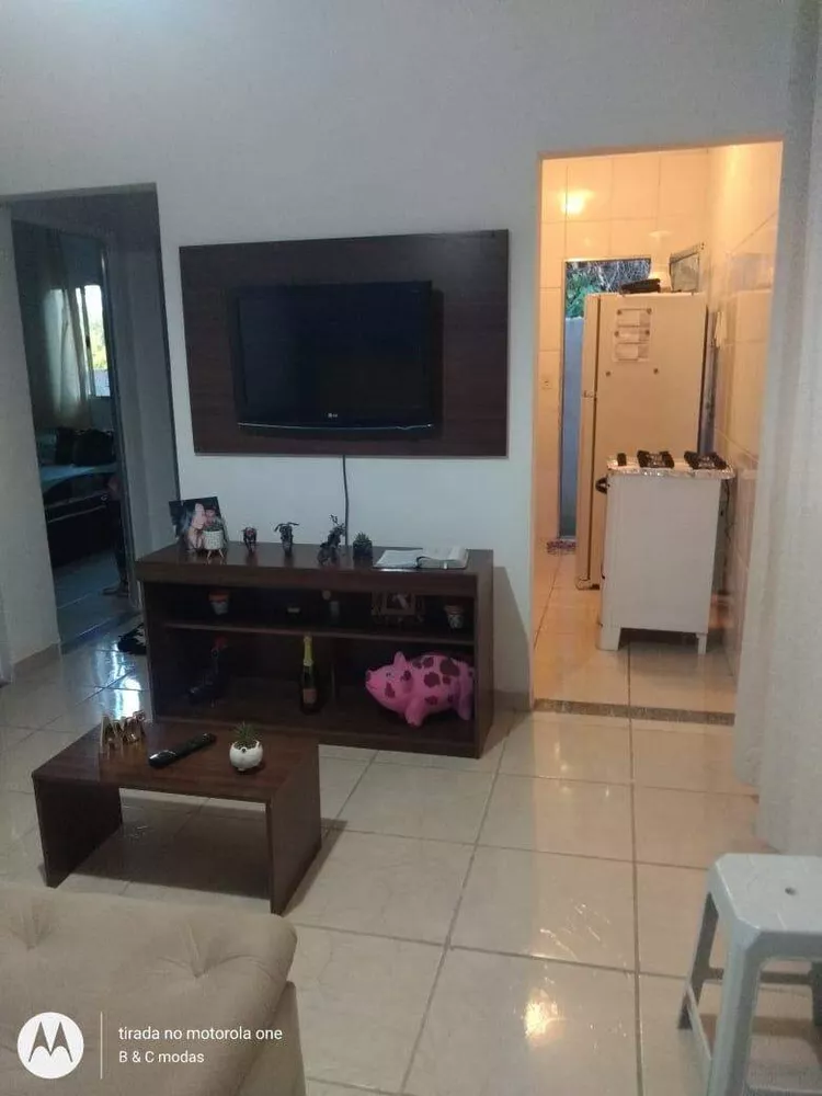 Casa à venda com 2 quartos, 52m² - Foto 1