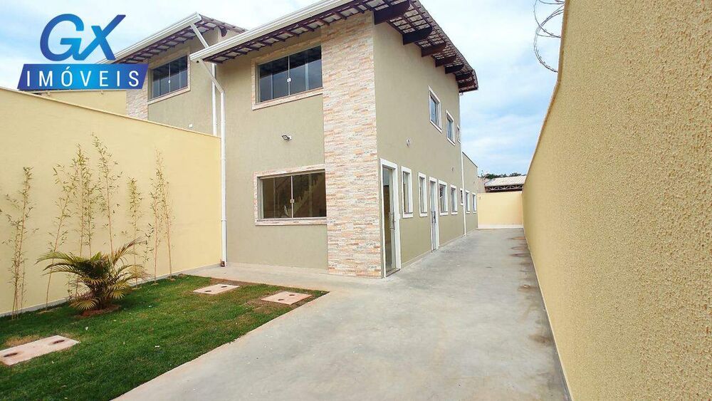 Casa à venda com 3 quartos, 100m² - Foto 1