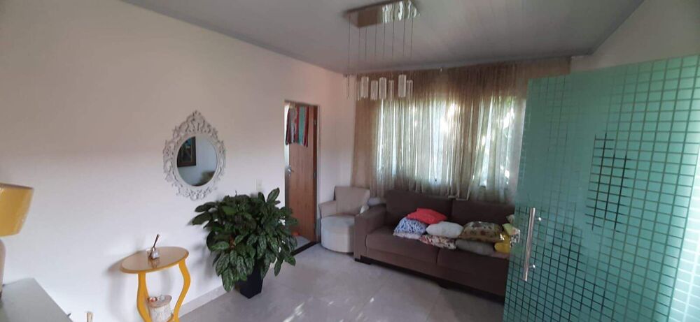 Casa à venda com 6 quartos, 220m² - Foto 3