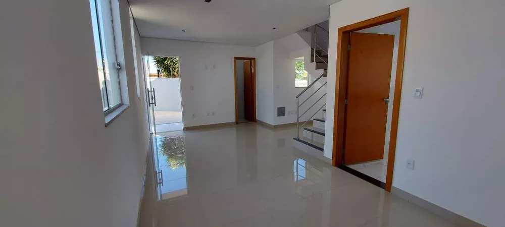 Casa à venda com 2 quartos, 90m² - Foto 4