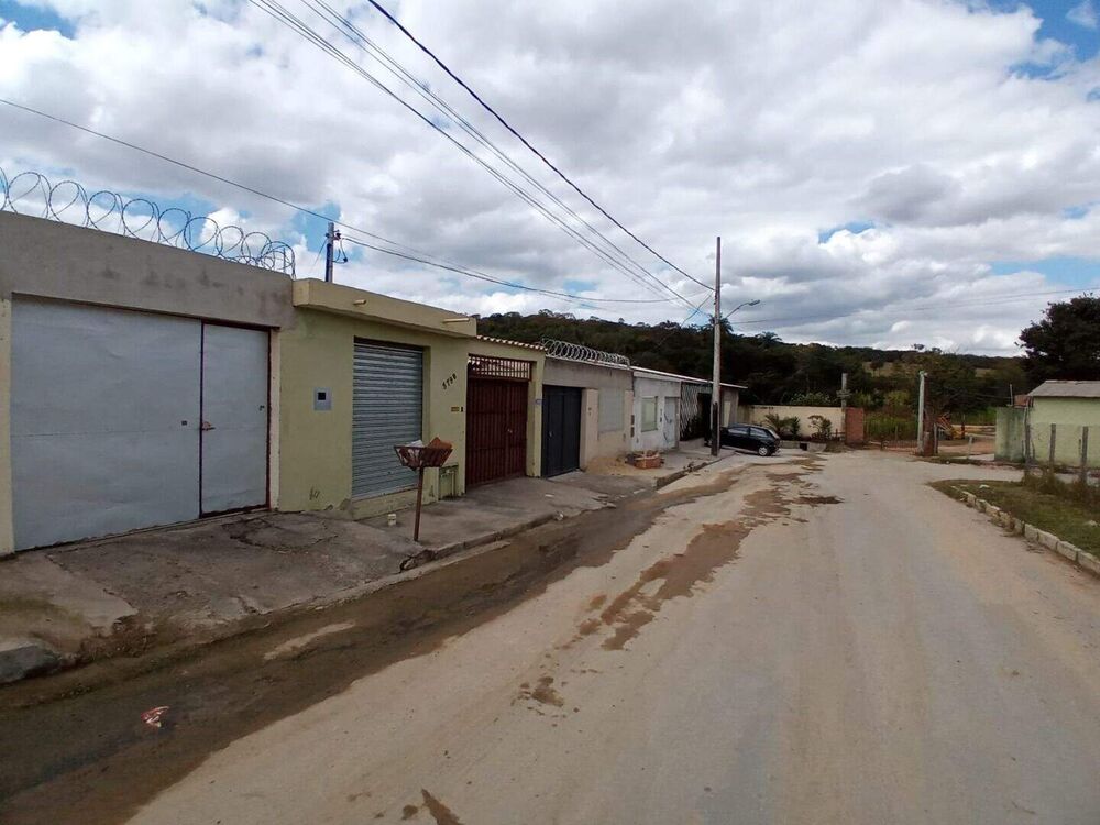 Casa à venda com 2 quartos, 90m² - Foto 1