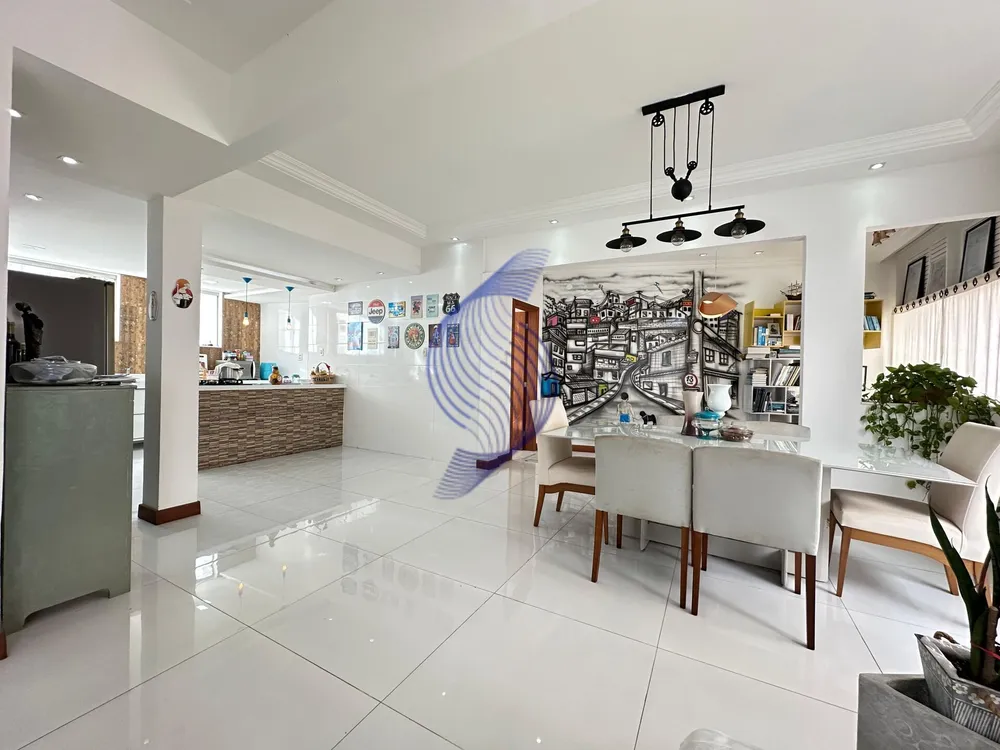 Apartamento, 3 quartos, 200 m² - Foto 1