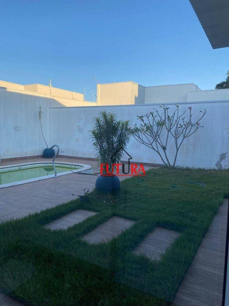 Casa de Condomínio à venda com 3 quartos, 270m² - Foto 4