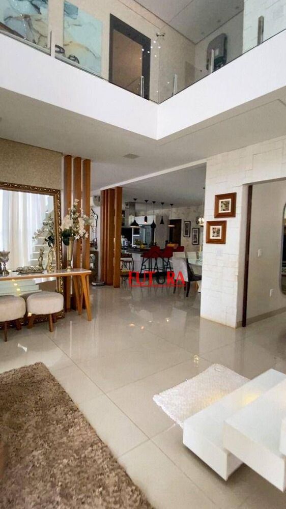 Sobrado à venda com 4 quartos, 325m² - Foto 1