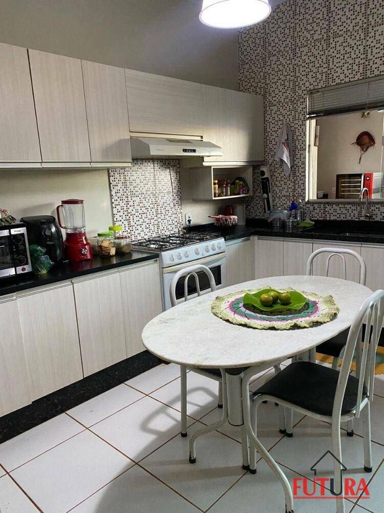 Casa à venda com 3 quartos, 93m² - Foto 5