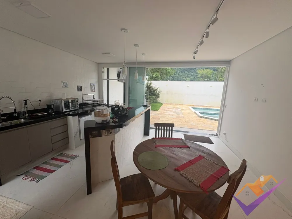 Casa, 4 quartos, 312 m² - Foto 1