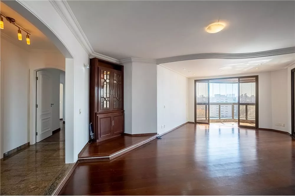 Apartamento à venda com 5 quartos, 242m² - Foto 2