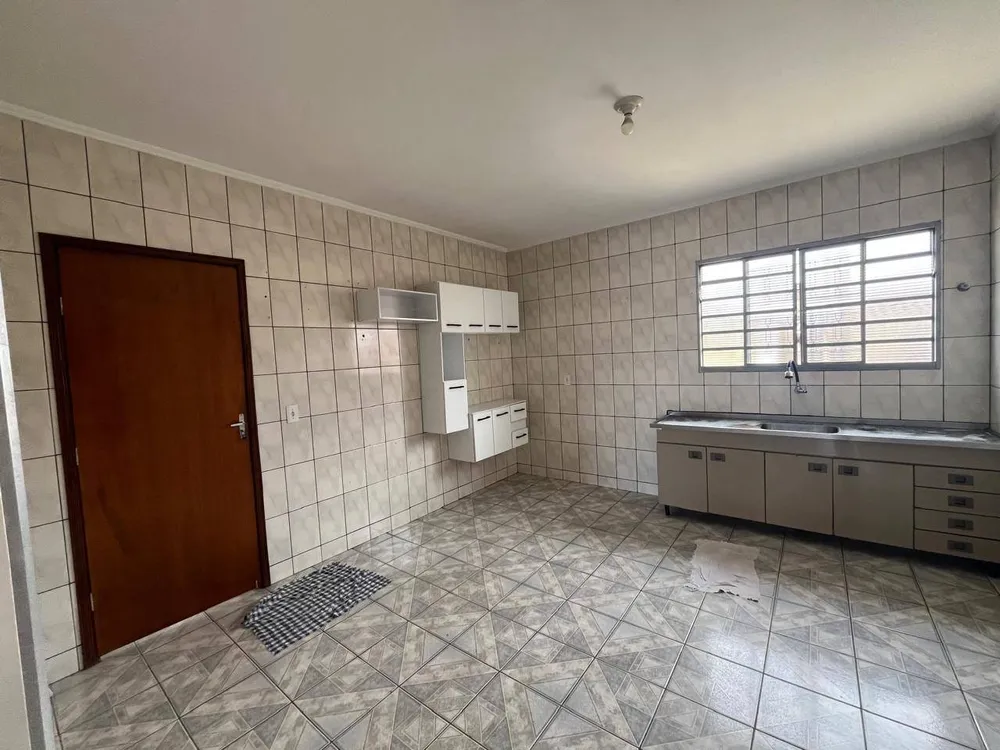 Sobrado, 6 quartos, 200 m² - Foto 2