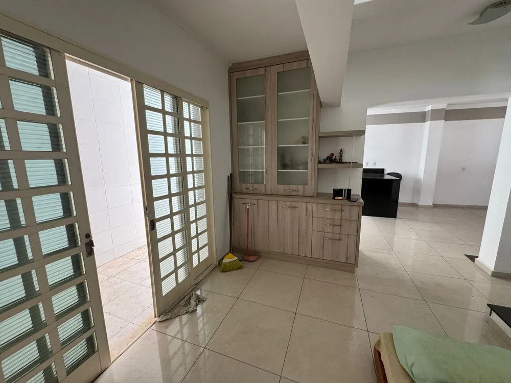 Sobrado, 4 quartos, 301 m² - Foto 2