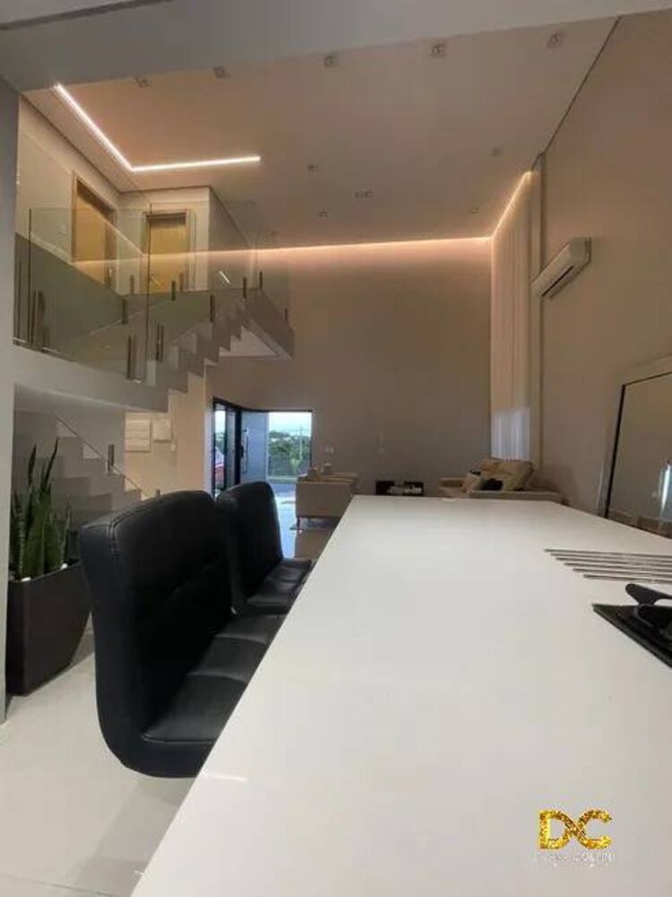 Casa de Condomínio à venda com 3 quartos, 224m² - Foto 2