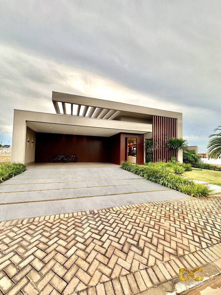 Casa de Condomínio à venda com 4 quartos, 386m² - Foto 1
