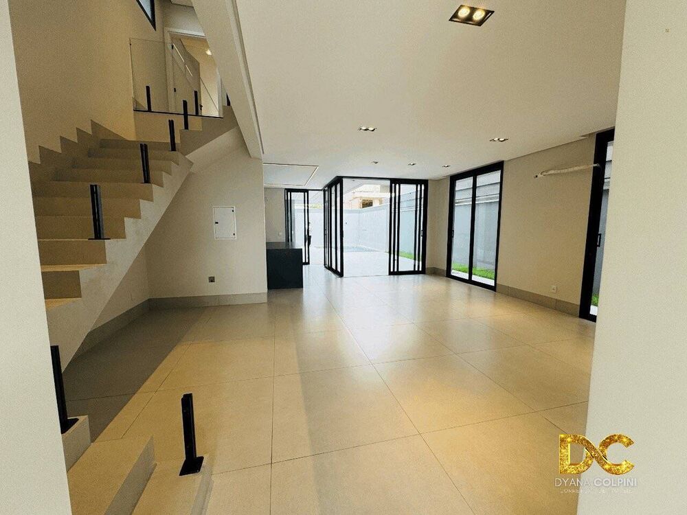 Casa de Condomínio à venda com 3 quartos, 275m² - Foto 2