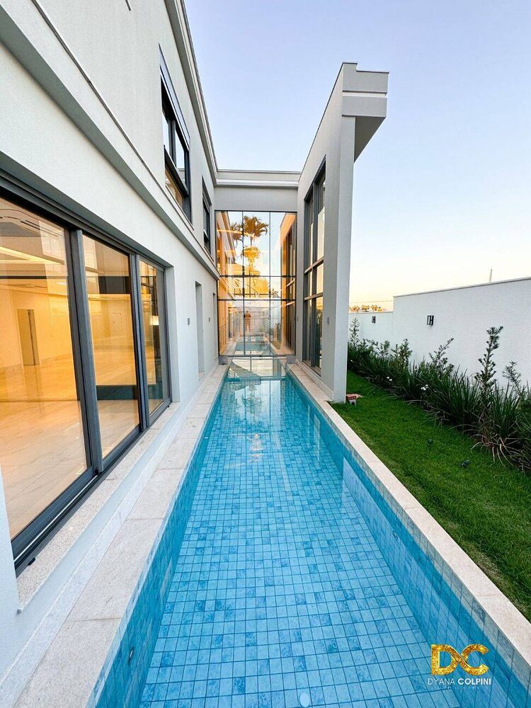 Casa de Condomínio à venda com 4 quartos, 687m² - Foto 2