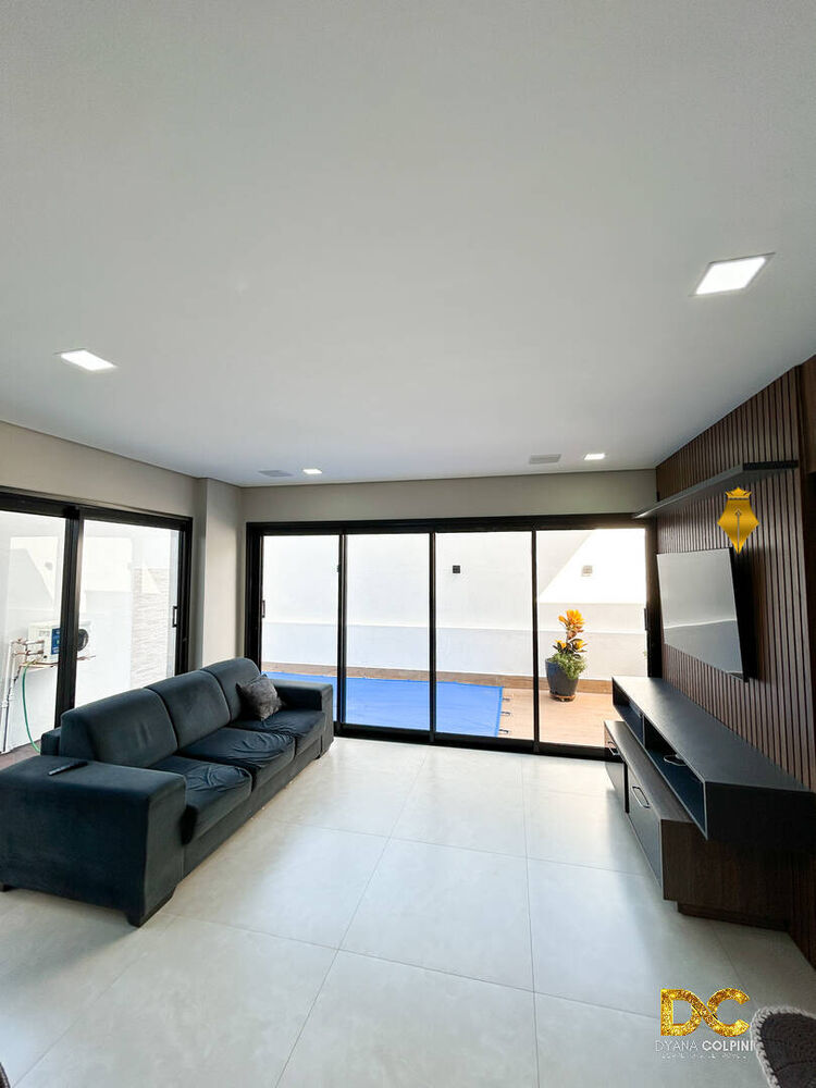 Casa de Condomínio à venda com 4 quartos, 289m² - Foto 1
