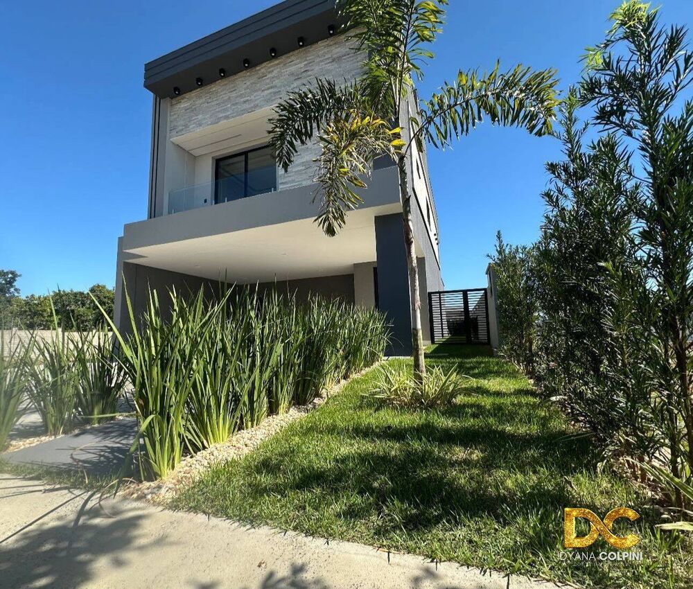Casa de Condomínio à venda com 4 quartos, 270m² - Foto 1