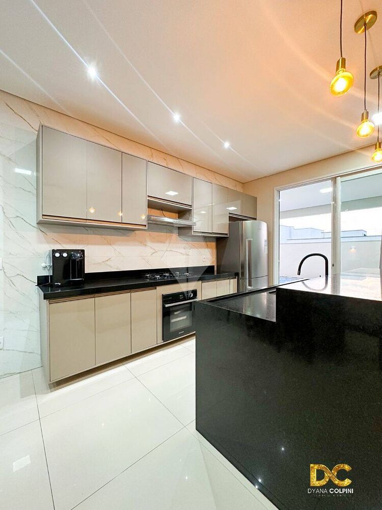 Casa de Condomínio à venda com 4 quartos, 250m² - Foto 2