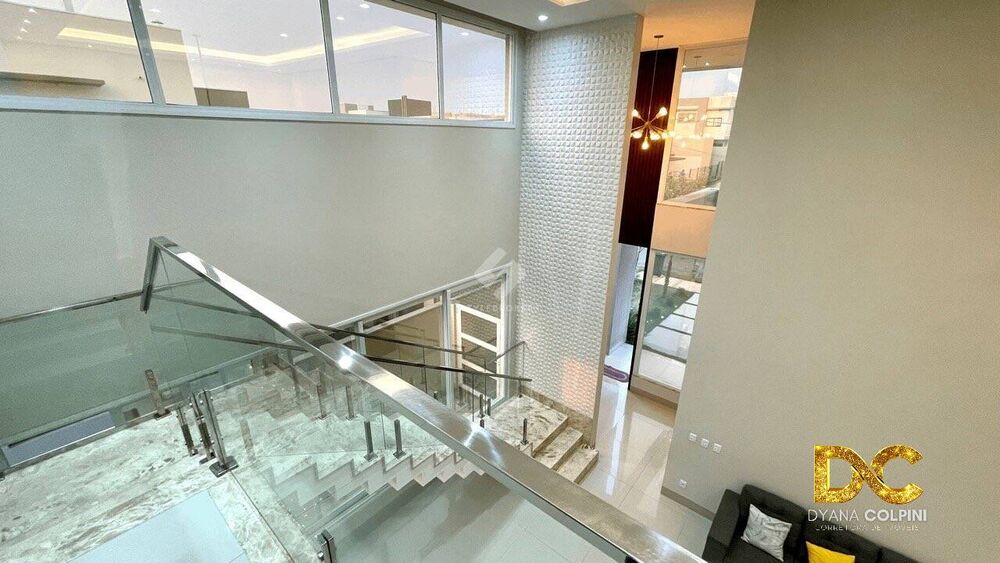 Casa de Condomínio à venda com 4 quartos, 250m² - Foto 1