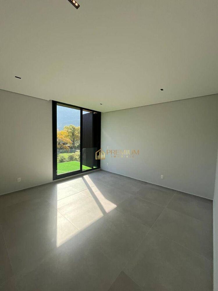 Sobrado à venda com 5 quartos, 300m² - Foto 4