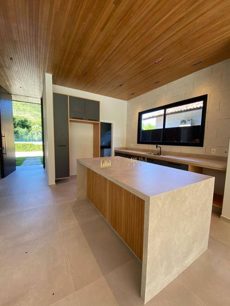 Sobrado à venda com 5 quartos, 300m² - Foto 1