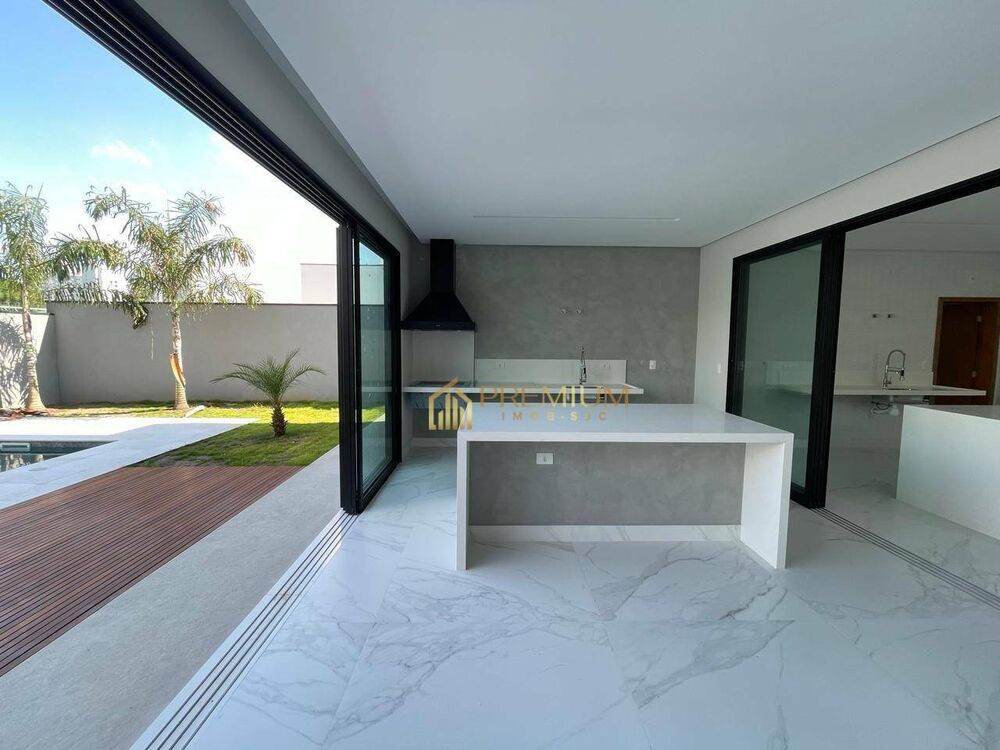 Sobrado à venda com 4 quartos, 330m² - Foto 1