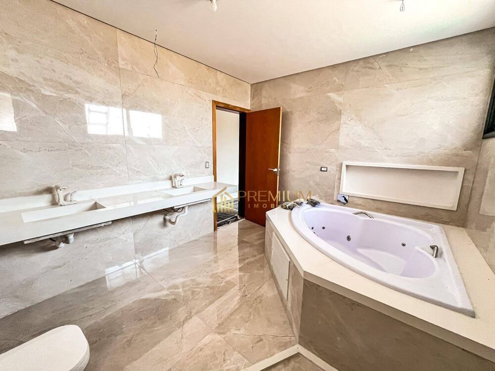 Sobrado, 4 quartos, 490 m² - Foto 1