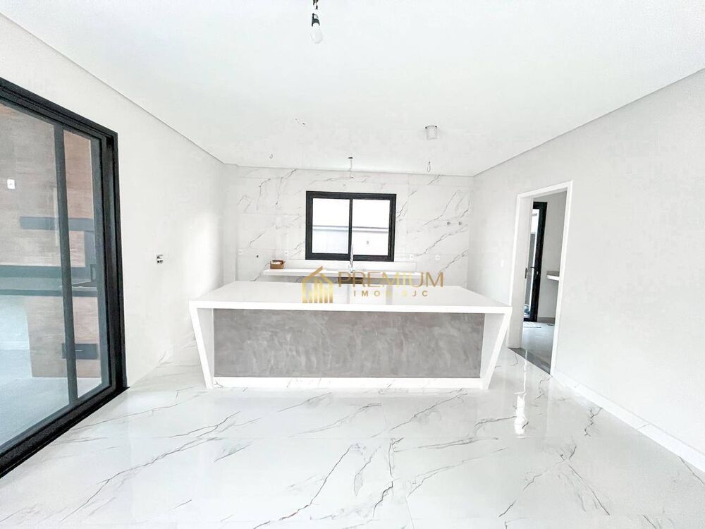 Sobrado, 4 quartos, 350 m² - Foto 1