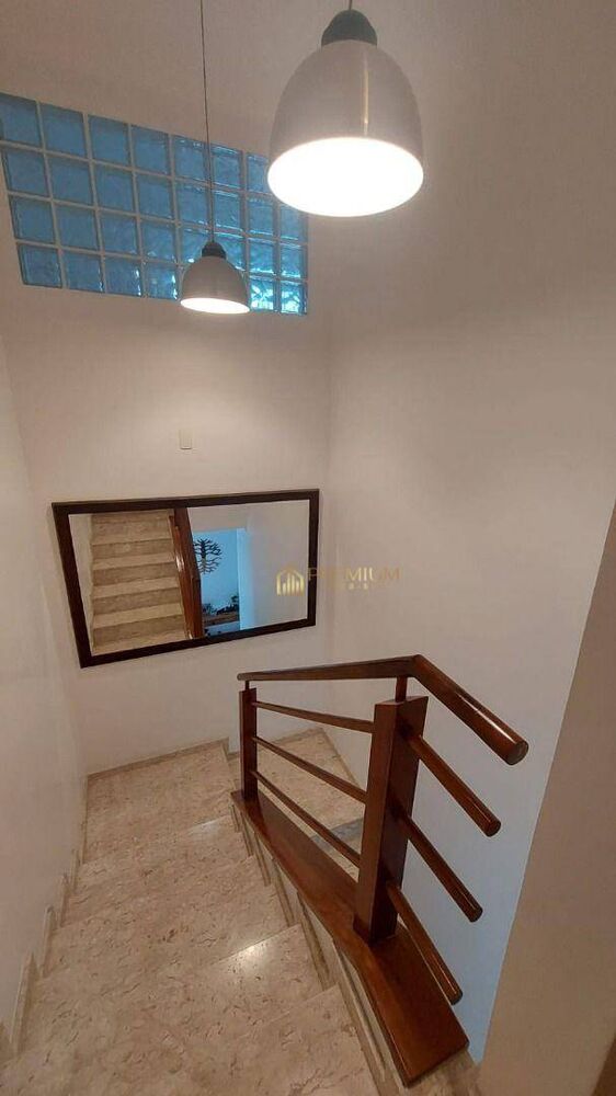 Sobrado à venda com 4 quartos, 242m² - Foto 2
