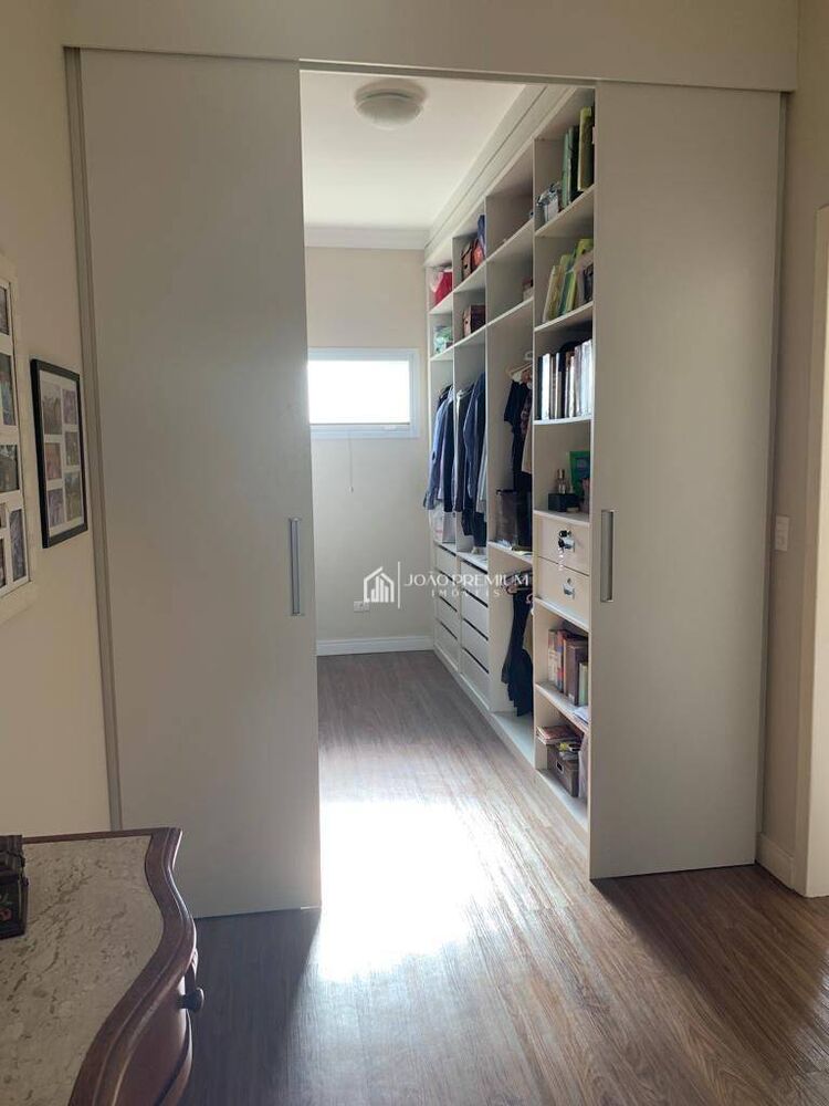 Sobrado à venda com 4 quartos, 380m² - Foto 1