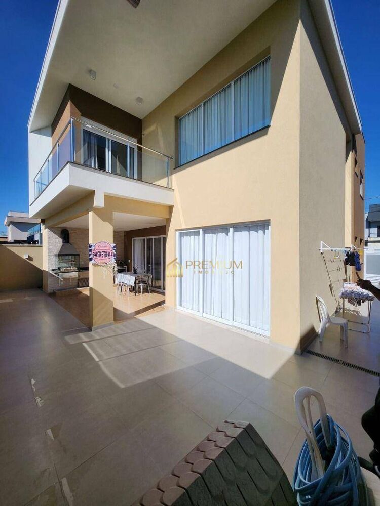 Sobrado, 3 quartos, 243 m² - Foto 1