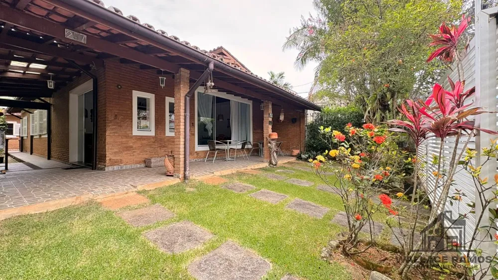 Casa, 5 quartos, 225 m² - Foto 1