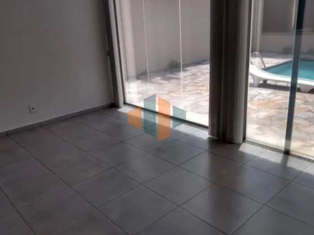 Casa para alugar com 4 quartos, 300m² - Foto 2