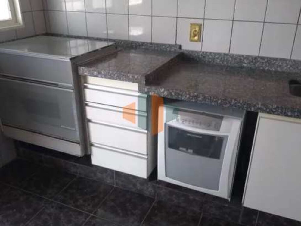Casa para alugar com 4 quartos, 300m² - Foto 4