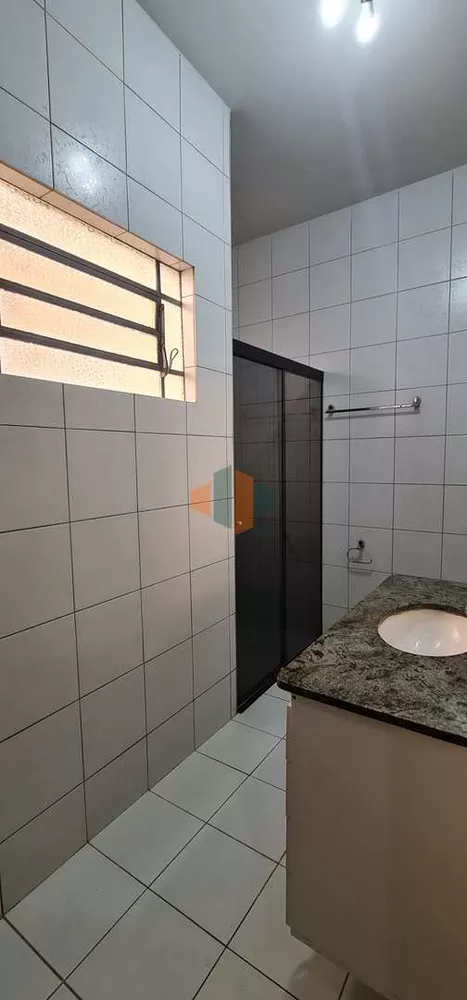 Casa à venda e aluguel com 3 quartos, 200m² - Foto 11