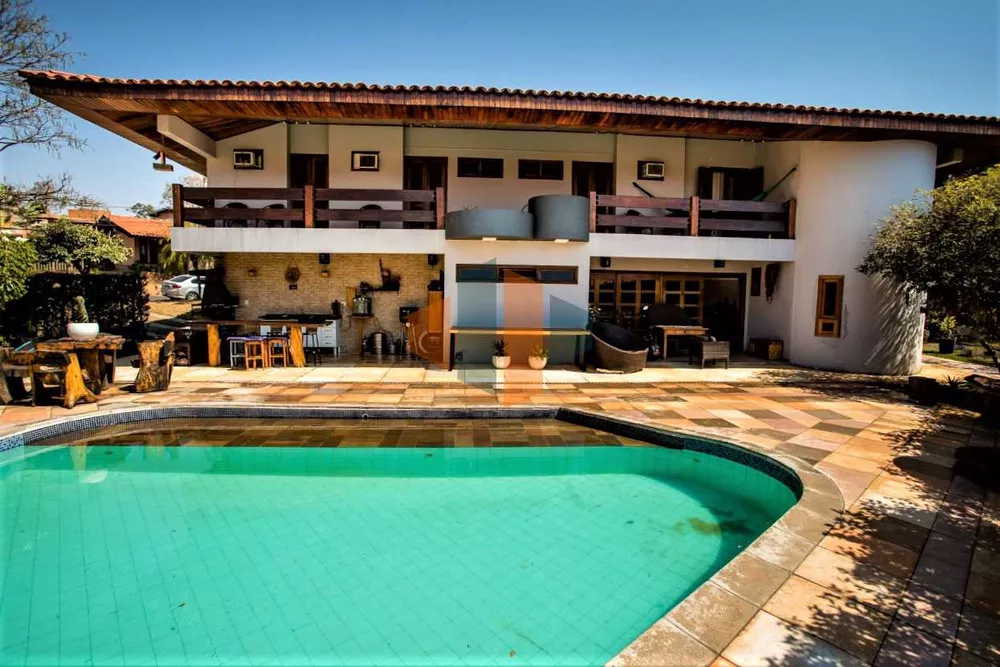 Casa de Condomínio à venda com 4 quartos, 600m² - Foto 1