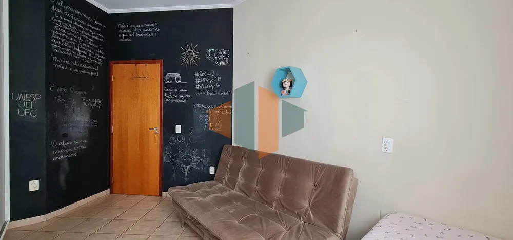 Casa, 3 quartos, 207 m² - Foto 2
