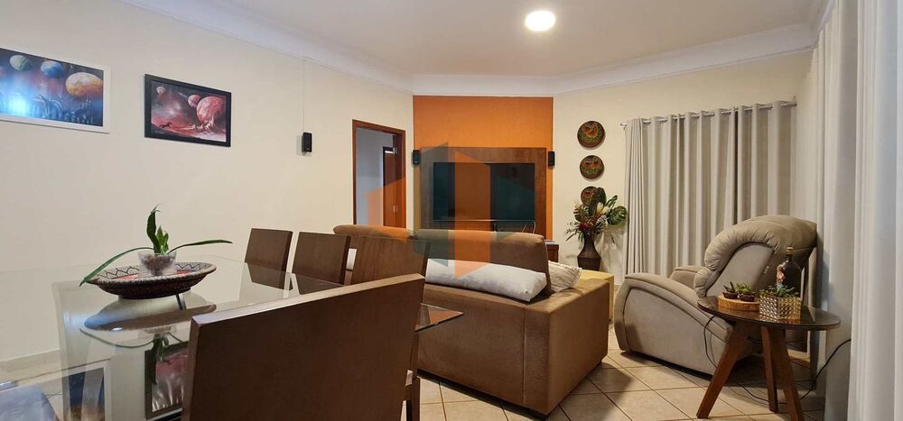 Casa, 3 quartos, 207 m² - Foto 1