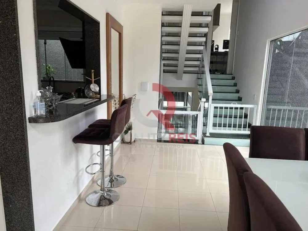 Casa, 5 quartos, 215 m² - Foto 1