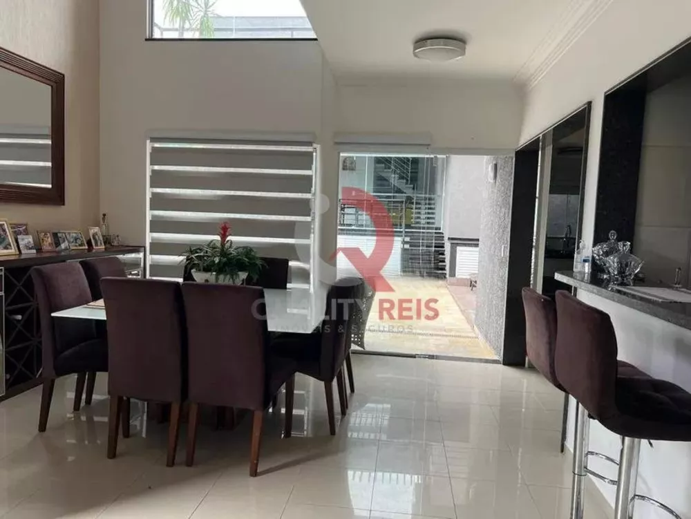Casa, 5 quartos, 215 m² - Foto 2