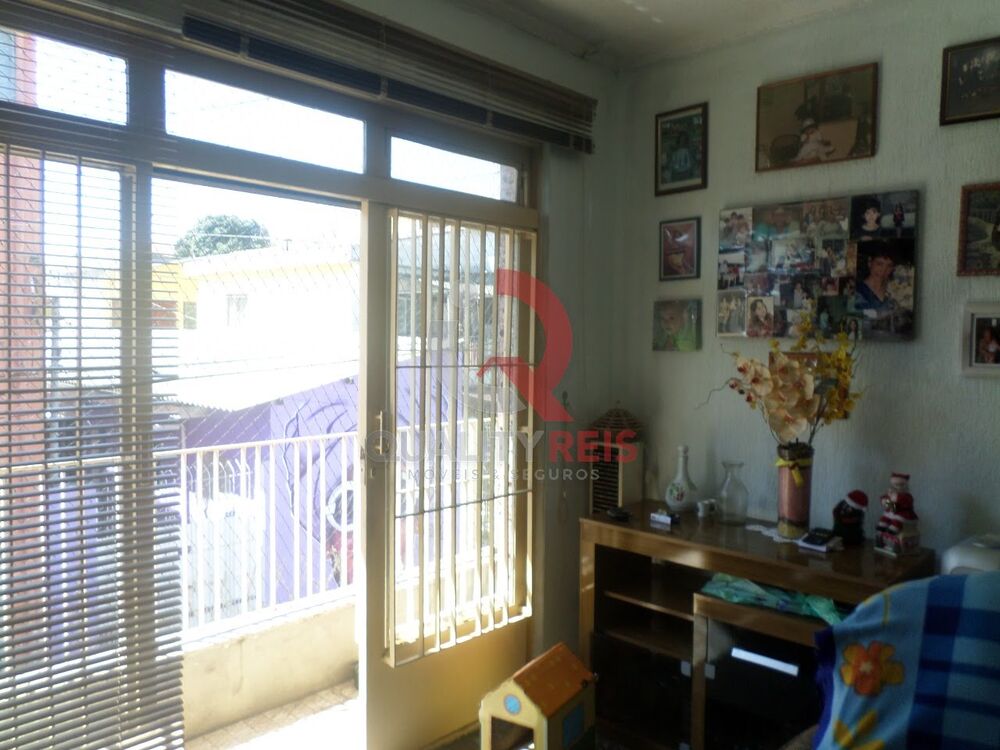 Casa à venda com 6 quartos, 300m² - Foto 1