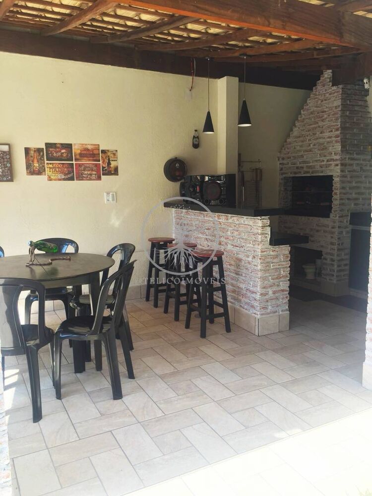 Casa à venda com 3 quartos, 320m² - Foto 3