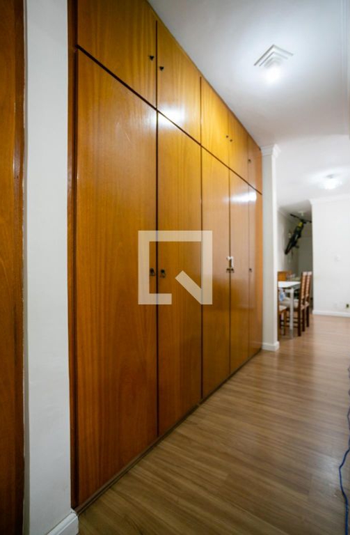 Apartamento à venda com 2 quartos, 70m² - Foto 3